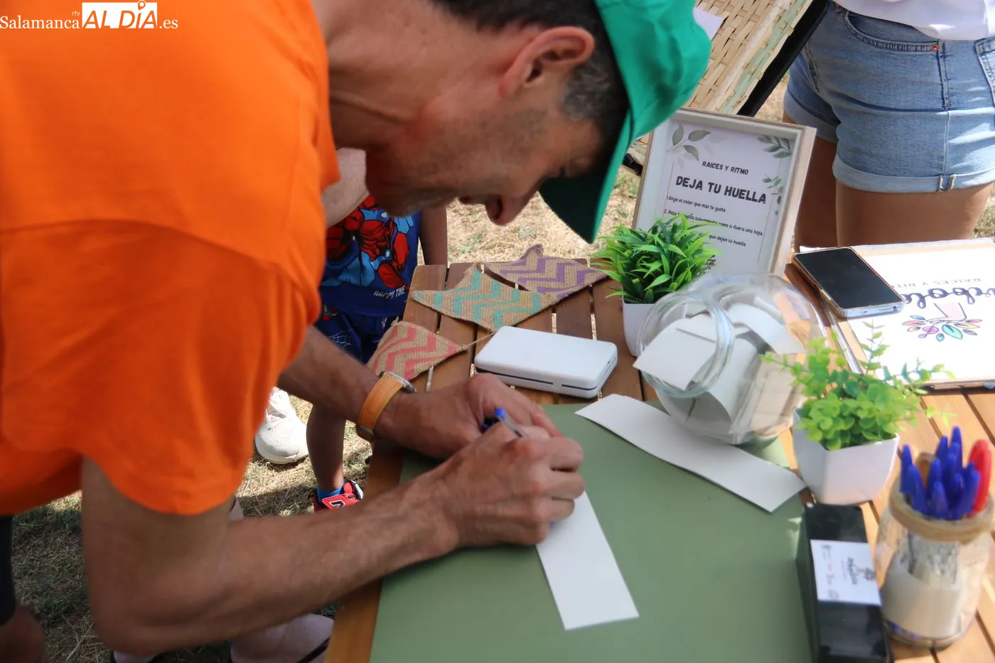 Vecinos de Yecla de Yeltes desarrollan el proyecto 'Arboleda' / ARIAS