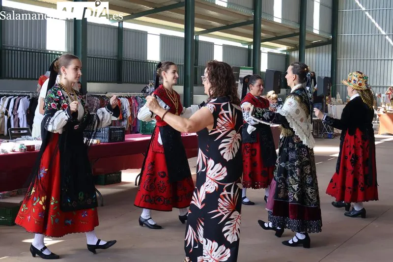 Foto 2 - La X Feria Agroalimentaria de Galinduste reivindica la artesan&iacute;a y el futuro del medio rural en una jornada multitudinaria