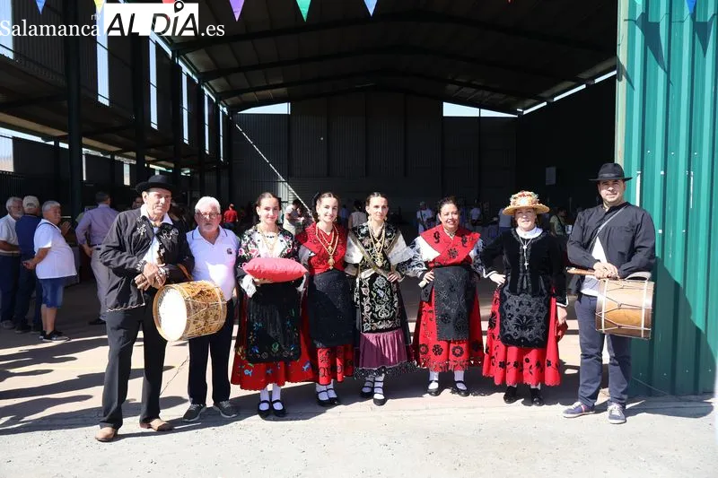 Foto 4 - La X Feria Agroalimentaria de Galinduste reivindica la artesan&iacute;a y el futuro del medio rural en una jornada multitudinaria