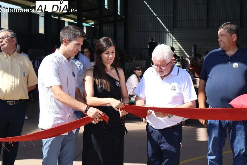 Foto 6 - La X Feria Agroalimentaria de Galinduste reivindica la artesan&iacute;a y el futuro del medio rural en una jornada multitudinaria