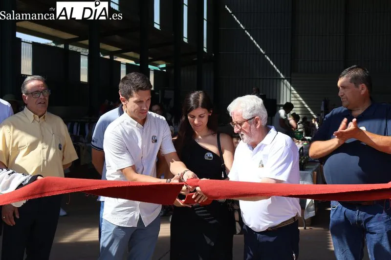 Foto 7 - La X Feria Agroalimentaria de Galinduste reivindica la artesan&iacute;a y el futuro del medio rural en una jornada multitudinaria