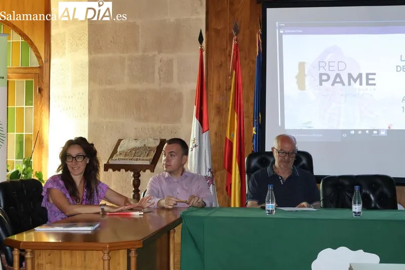 Foto 2 - ADRECAG presenta en Alba de Tormes la Red PAME para impulsar el emprendimiento de las mujeres rurales
