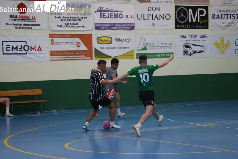 Foto 8 - Solfamidas y Espa&ntilde;a se jugar&aacute;n esta noche el t&iacute;tulo del Campeonato de Verano de F&uacute;tbol Sala de Alba de Tormes