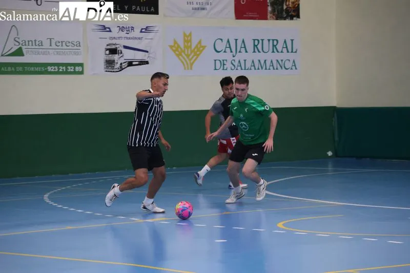 Foto 9 - Solfamidas y Espa&ntilde;a se jugar&aacute;n esta noche el t&iacute;tulo del Campeonato de Verano de F&uacute;tbol Sala de Alba de Tormes