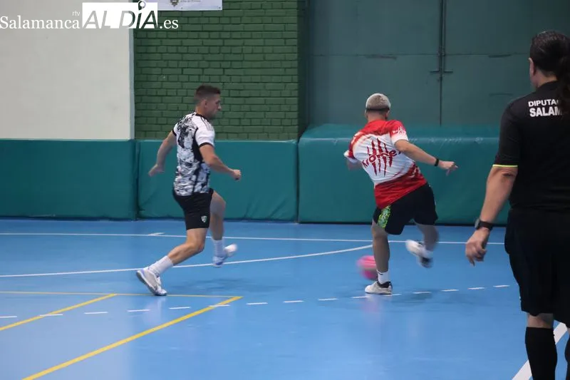 Foto 6 - Espa&ntilde;a culmina una remontada &eacute;pica y se proclama campe&oacute;n del IX Campeonato de Verano de F&uacute;tbol Sala de Alba de Tormes