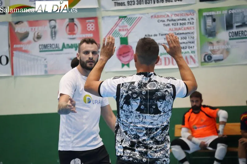 Foto 7 - Espa&ntilde;a culmina una remontada &eacute;pica y se proclama campe&oacute;n del IX Campeonato de Verano de F&uacute;tbol Sala de Alba de Tormes