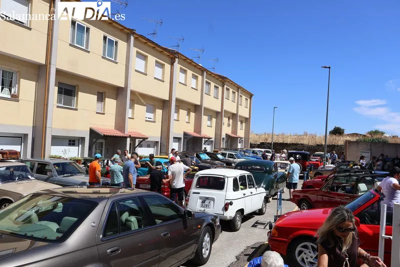 Foto 3 - Cerca de medio centenar de veh&iacute;culos participa en la III Concentraci&oacute;n de Coches Cl&aacute;sicos de la Residencia Gerialba