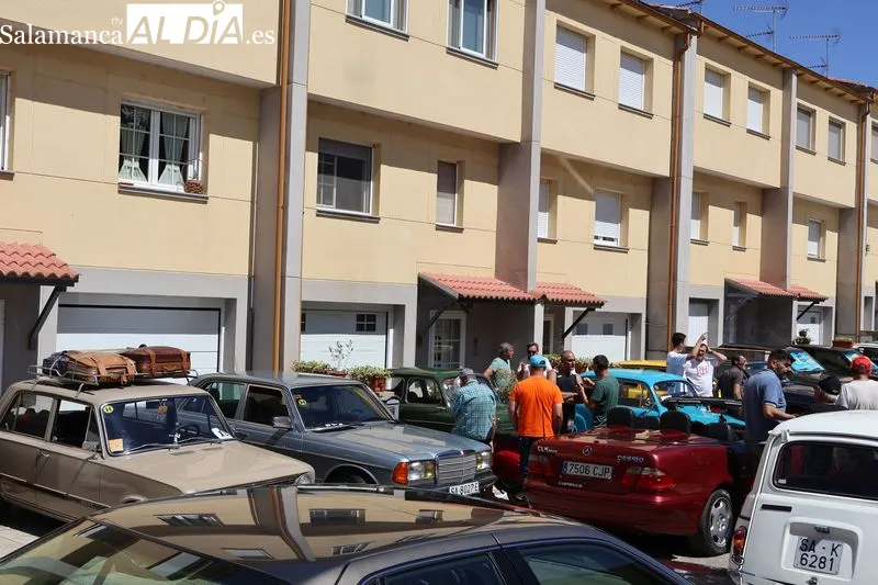 Foto 4 - Cerca de medio centenar de veh&iacute;culos participa en la III Concentraci&oacute;n de Coches Cl&aacute;sicos de la Residencia Gerialba