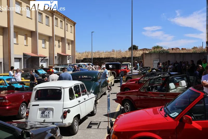 Foto 5 - Cerca de medio centenar de veh&iacute;culos participa en la III Concentraci&oacute;n de Coches Cl&aacute;sicos de la Residencia Gerialba