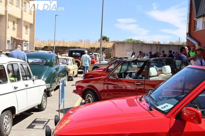 Foto 7 - Cerca de medio centenar de veh&iacute;culos participa en la III Concentraci&oacute;n de Coches Cl&aacute;sicos de la Residencia Gerialba