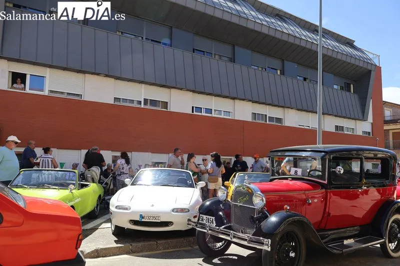 Foto 11 - Cerca de medio centenar de veh&iacute;culos participa en la III Concentraci&oacute;n de Coches Cl&aacute;sicos de la Residencia Gerialba