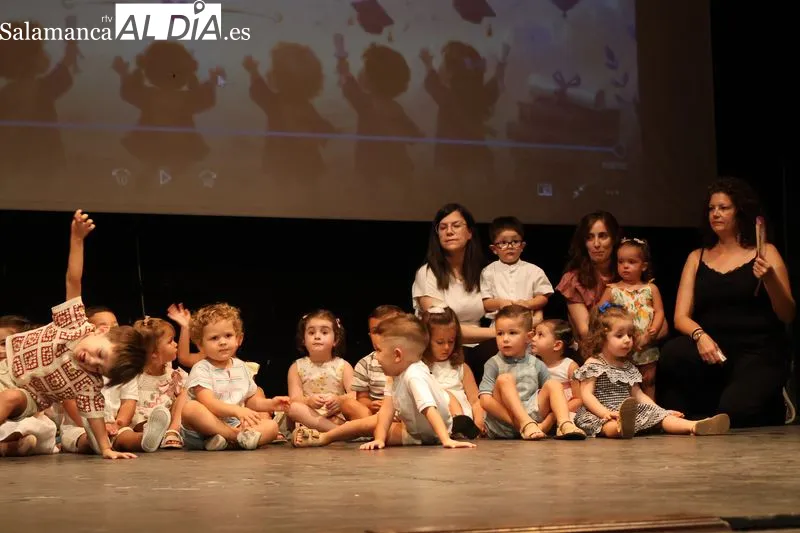 Foto 8 - Una treintena de alumnos se grad&uacute;a en la Escuela Infantil Municipal Villa Alba de Tormes