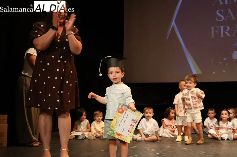Foto 9 - Una treintena de alumnos se grad&uacute;a en la Escuela Infantil Municipal Villa Alba de Tormes