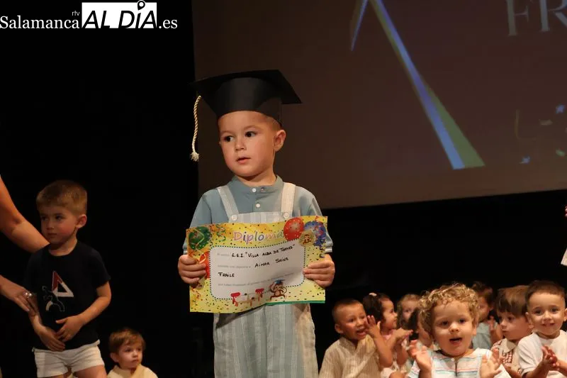 Foto 10 - Una treintena de alumnos se grad&uacute;a en la Escuela Infantil Municipal Villa Alba de Tormes