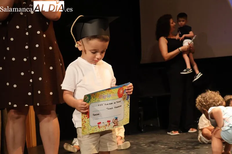 Foto 11 - Una treintena de alumnos se grad&uacute;a en la Escuela Infantil Municipal Villa Alba de Tormes