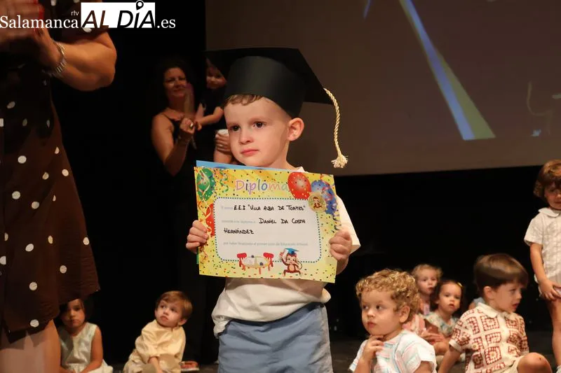 Foto 13 - Una treintena de alumnos se grad&uacute;a en la Escuela Infantil Municipal Villa Alba de Tormes