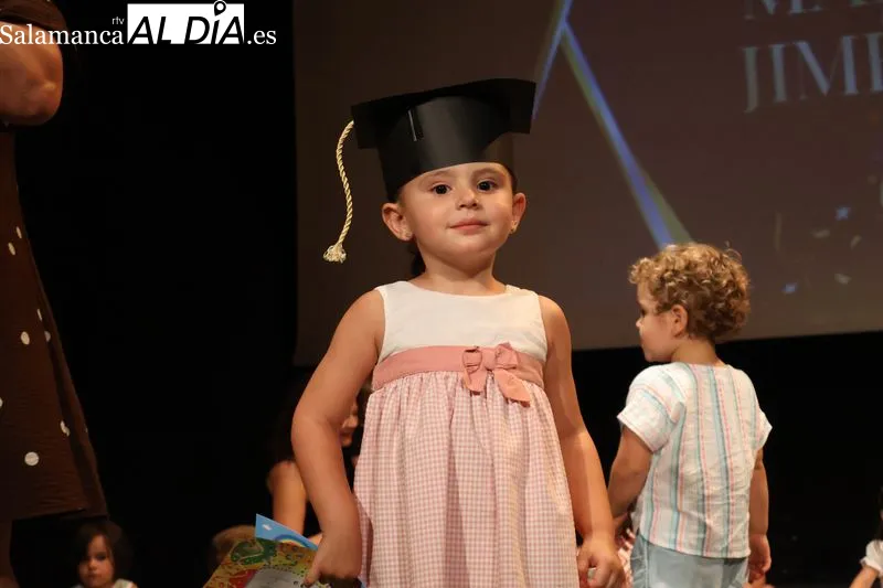 Foto 17 - Una treintena de alumnos se grad&uacute;a en la Escuela Infantil Municipal Villa Alba de Tormes