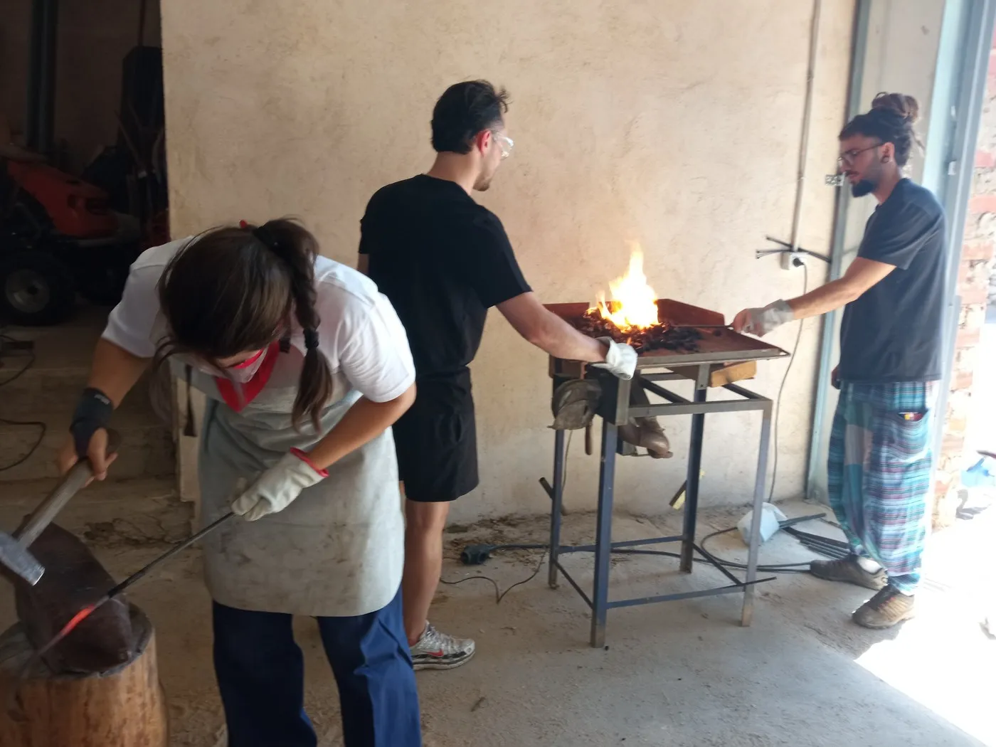 Residencia artística, Iniciación a la forja y Seminario sobre el futuro de la artesanía