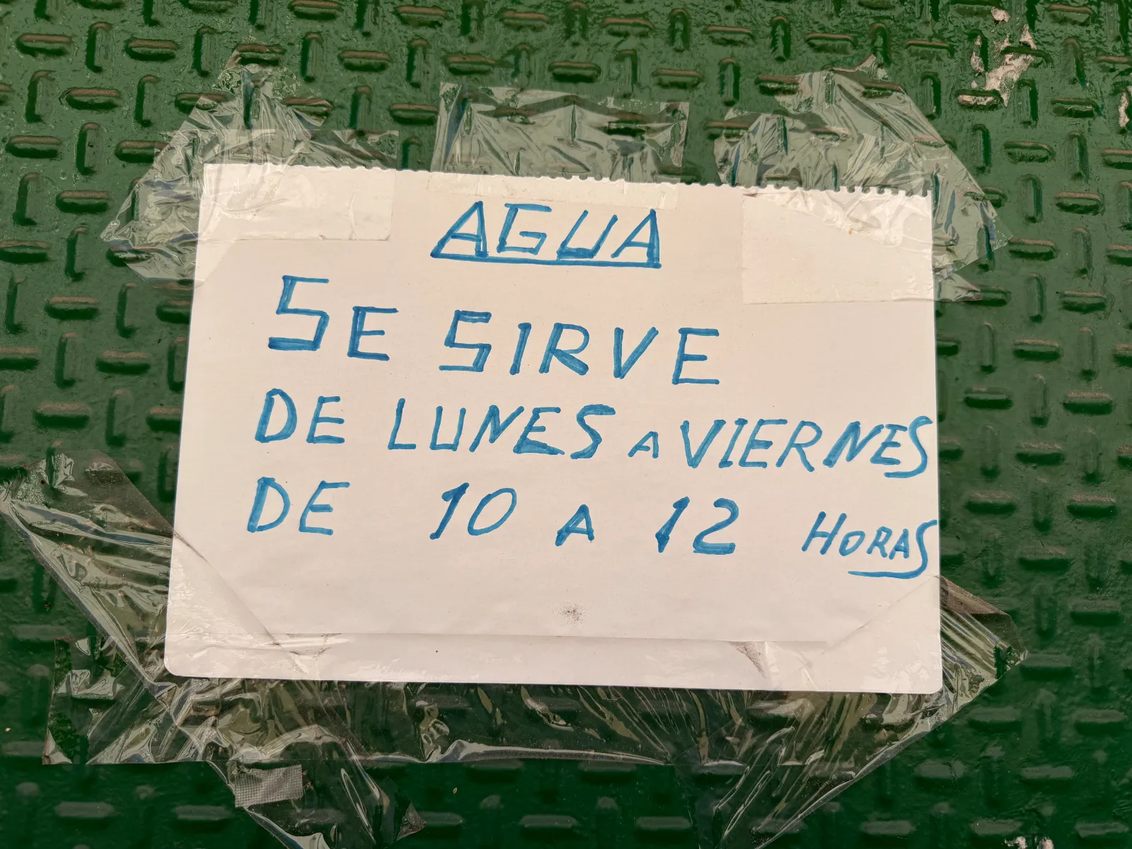 Foto 2 - El 'parche' del reparto de agua indigna a los vecinos de La Alamedilla ante el verano