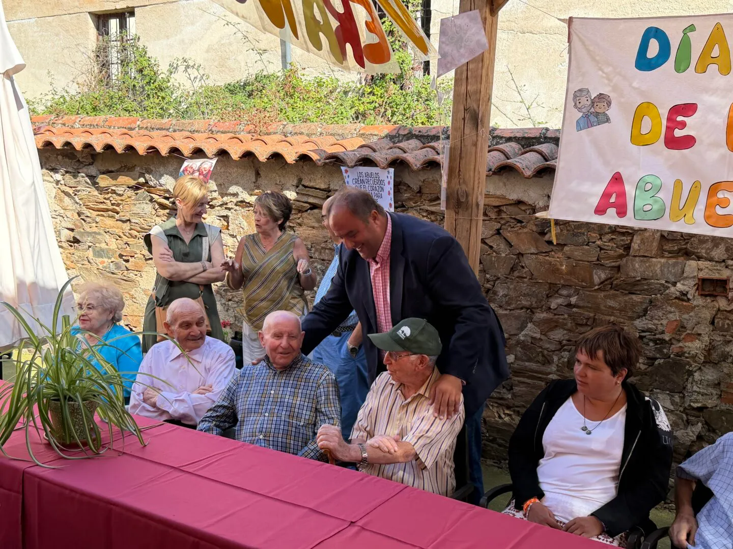 Foto 8 - Talleres de recuerdos, m&uacute;sica y bingo para conmemorar el D&iacute;a de los Abuelos en Guijuelo