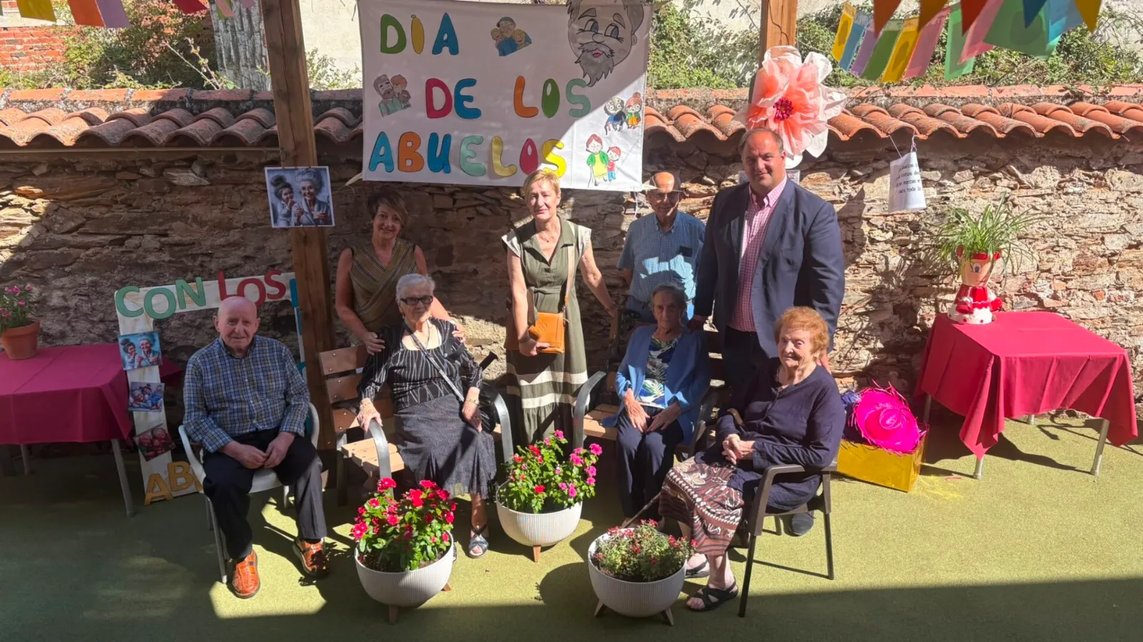 Foto 6 - Talleres de recuerdos, m&uacute;sica y bingo para conmemorar el D&iacute;a de los Abuelos en Guijuelo