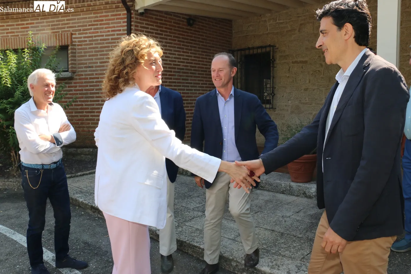 Acto de entrega de diplomas a los 20 alumnos participantes en este primer turno / CORRAL