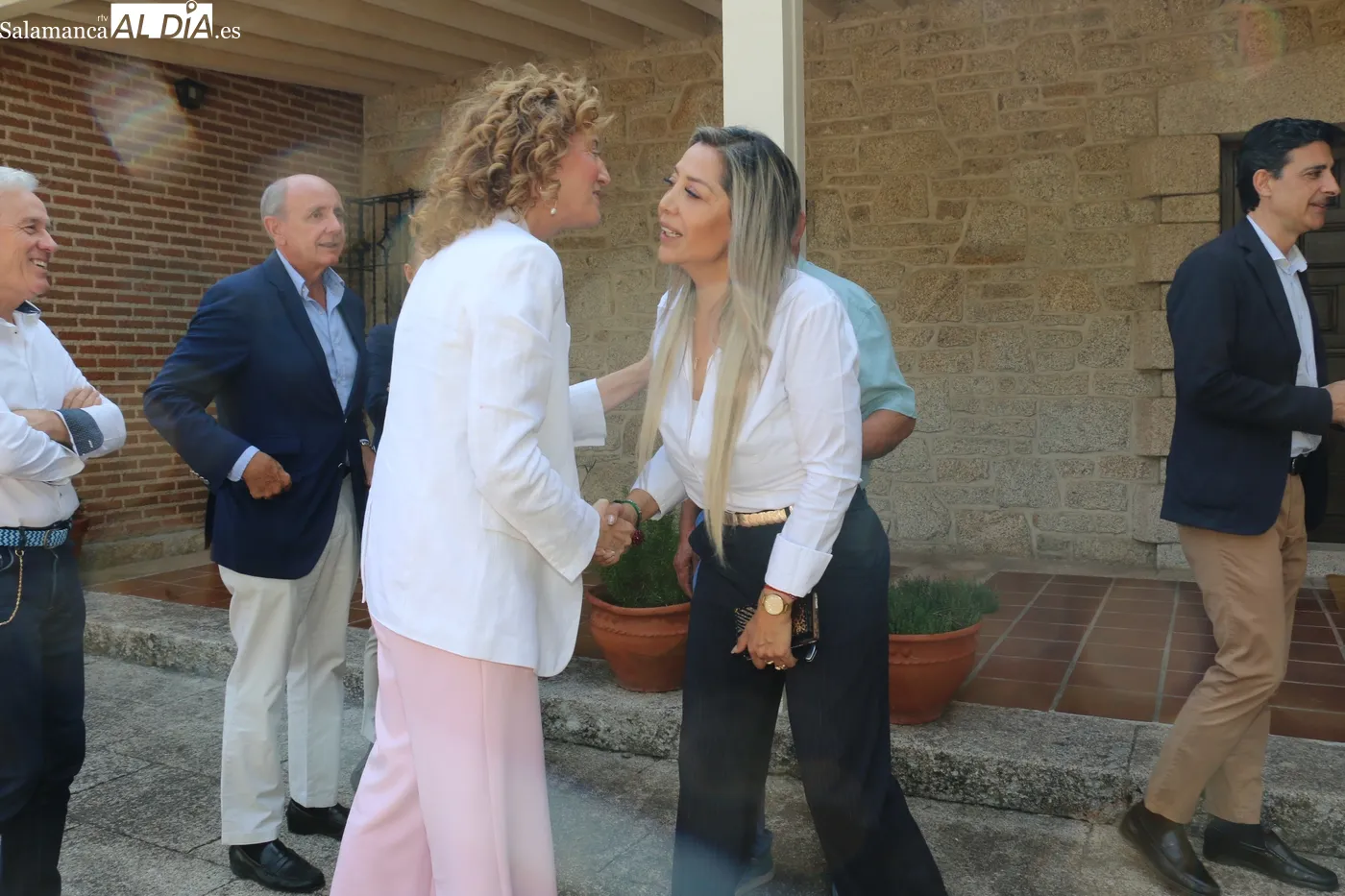 Acto de entrega de diplomas a los 20 alumnos participantes en este primer turno / CORRAL