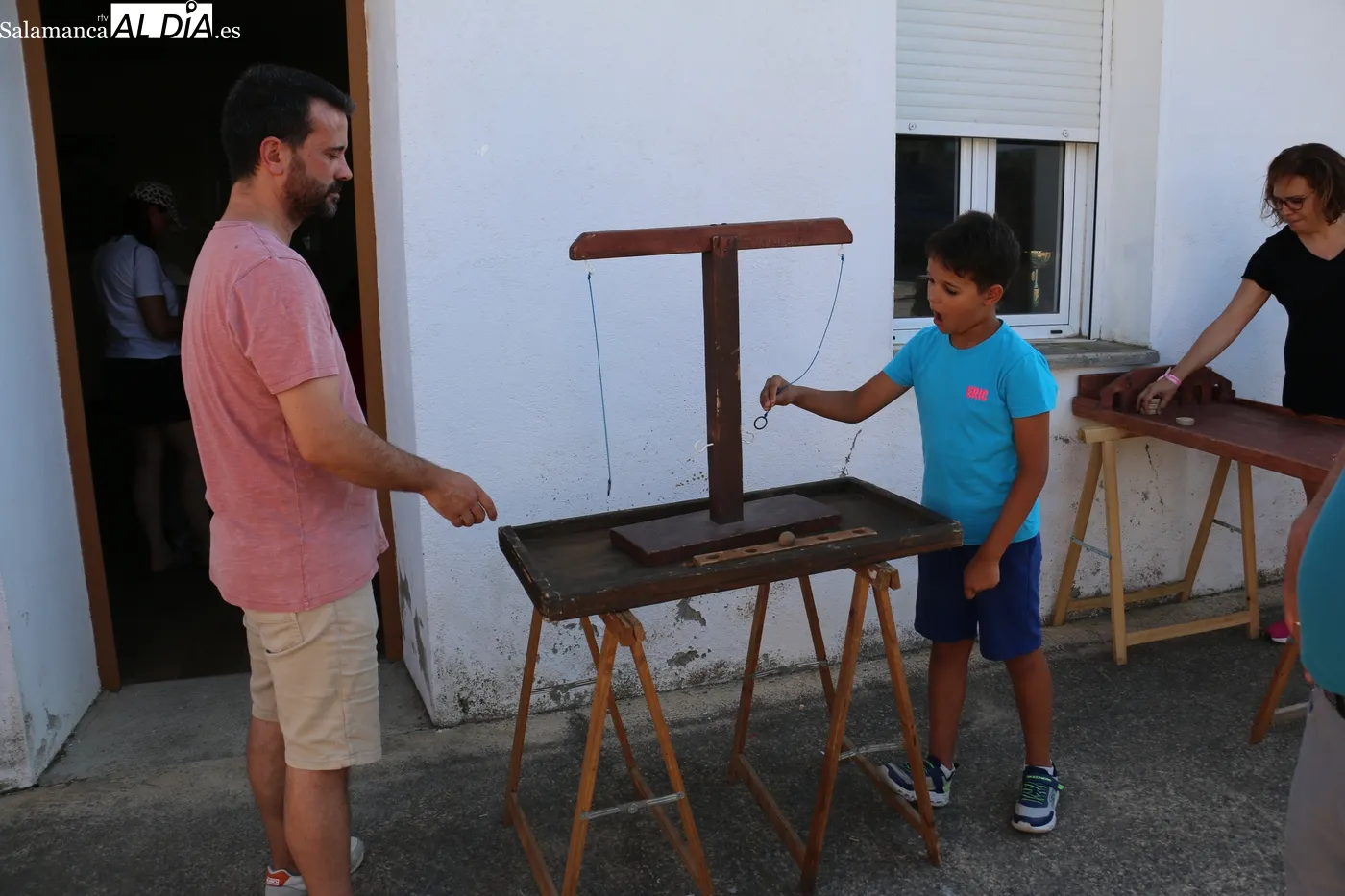Entretenida tarde de fiestas en Villasbuenas para todas las edades / CORRAL