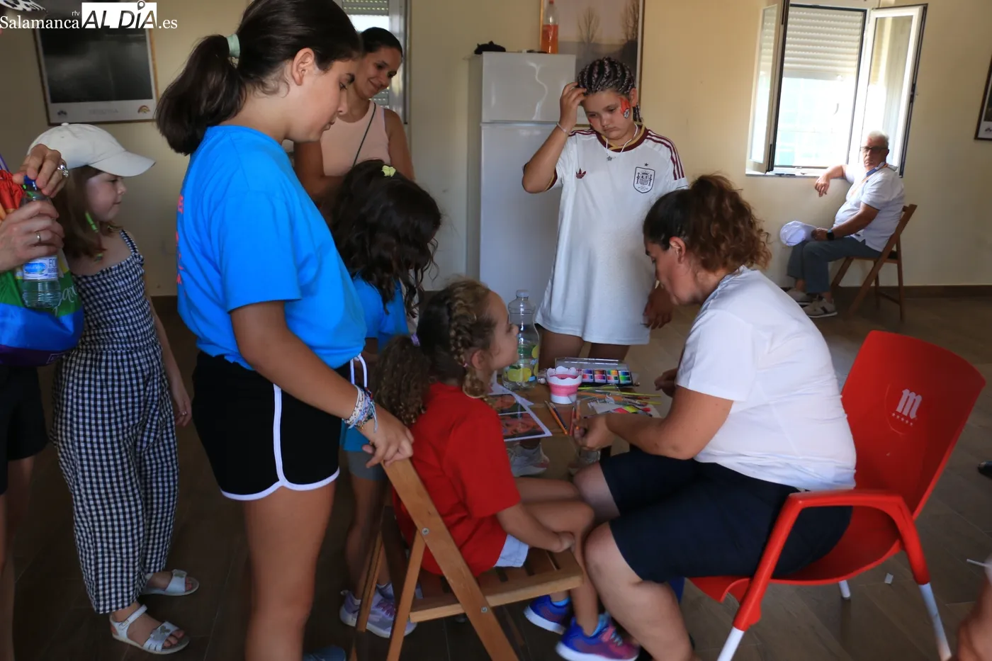 Entretenida tarde de fiestas en Villasbuenas para todas las edades / CORRAL