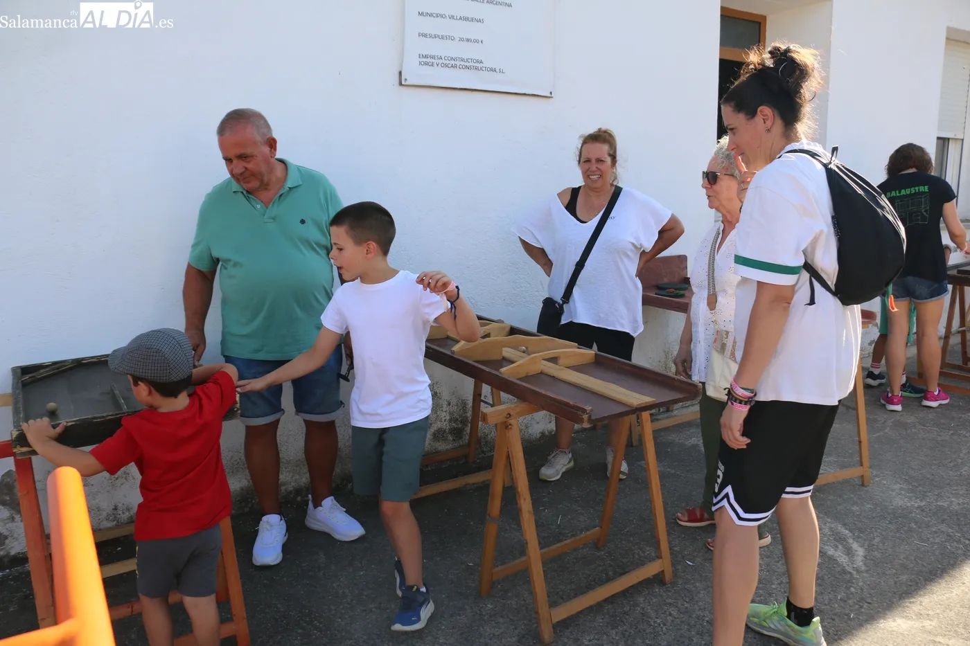 Entretenida tarde de fiestas en Villasbuenas para todas las edades / CORRAL