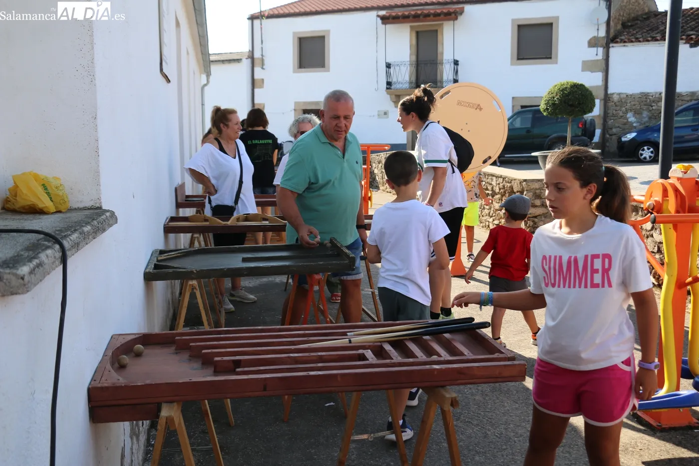 Entretenida tarde de fiestas en Villasbuenas para todas las edades / CORRAL