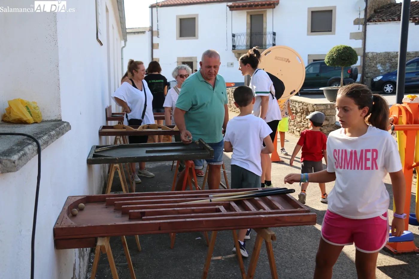 Entretenida tarde de fiestas en Villasbuenas para todas las edades / CORRAL
