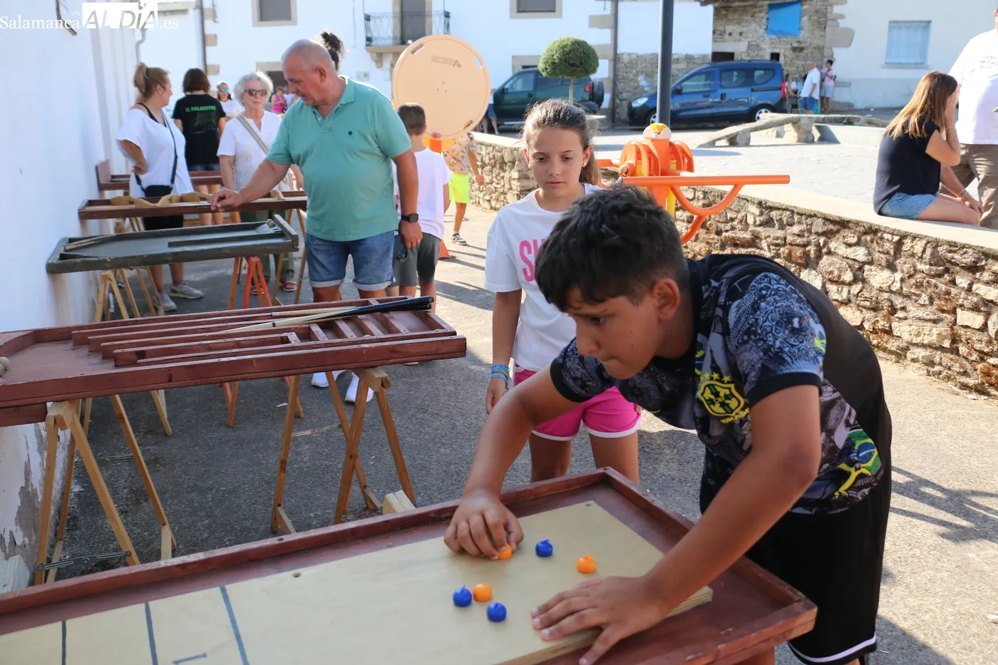 Entretenida tarde de fiestas en Villasbuenas para todas las edades / CORRAL