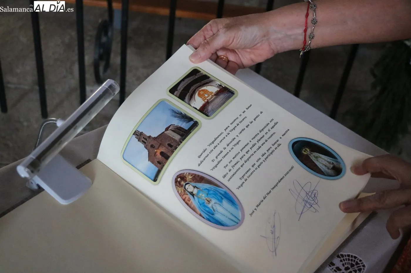 Libro de firmas en la Ermita de Vitigudino / ARIAS