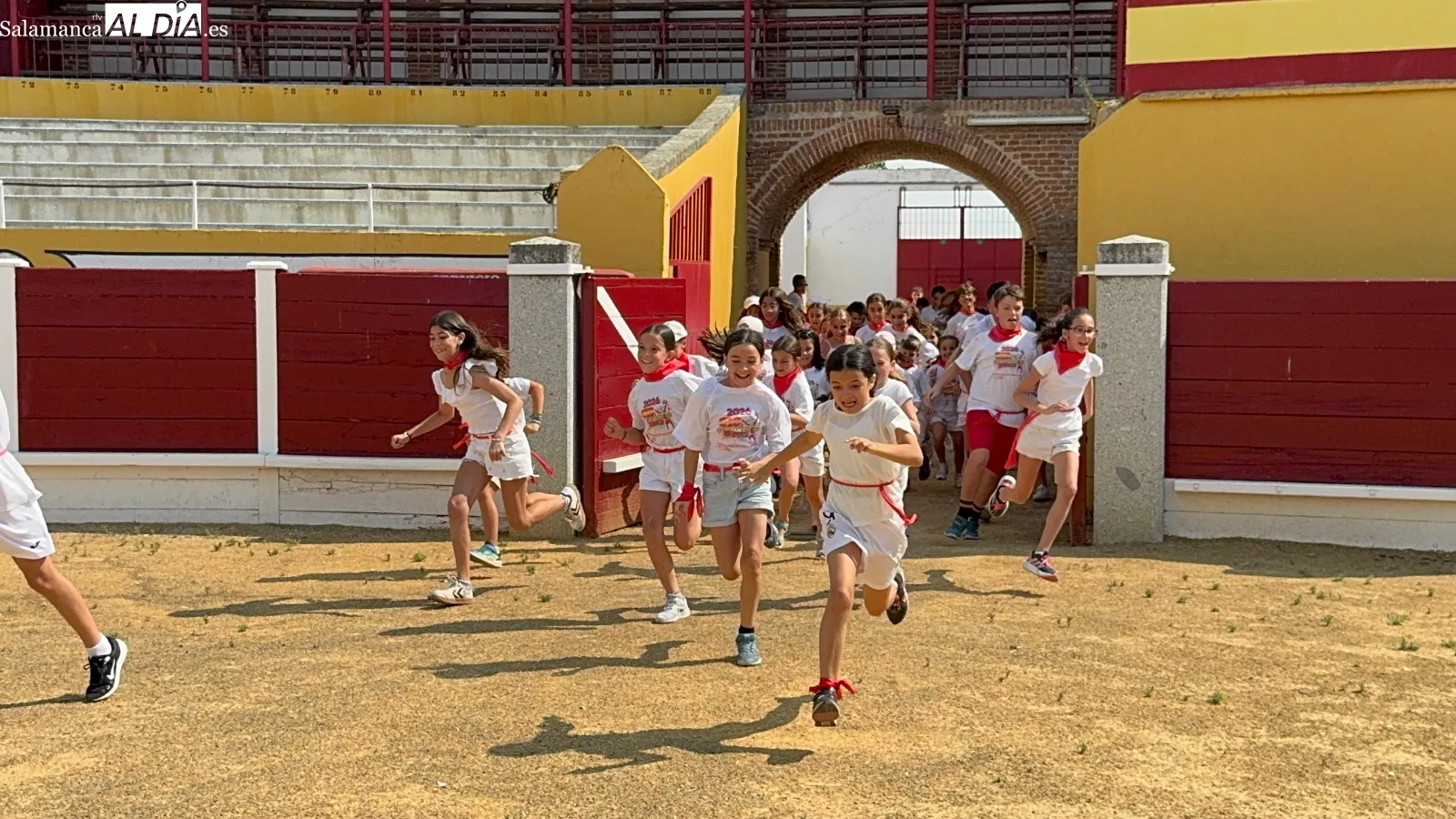 Foto 4 - Carreras, diversi&oacute;n y tradici&oacute;n en el esperado encierro infantil de San Ferm&iacute;n de los campamentos urbanos de verano