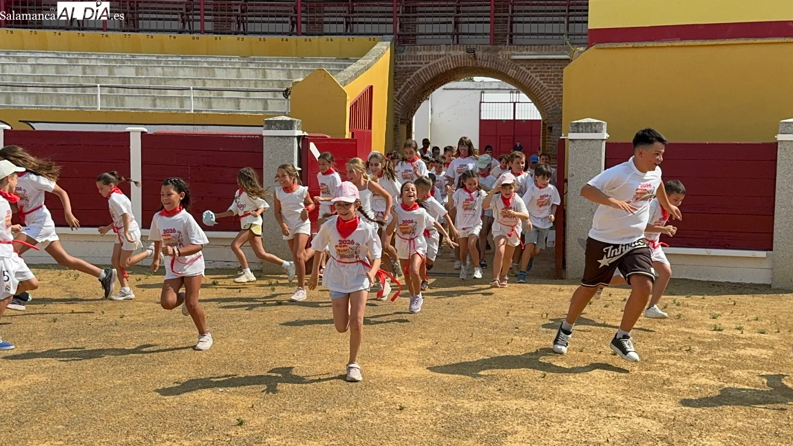 Foto 5 - Carreras, diversi&oacute;n y tradici&oacute;n en el esperado encierro infantil de San Ferm&iacute;n de los campamentos urbanos de verano