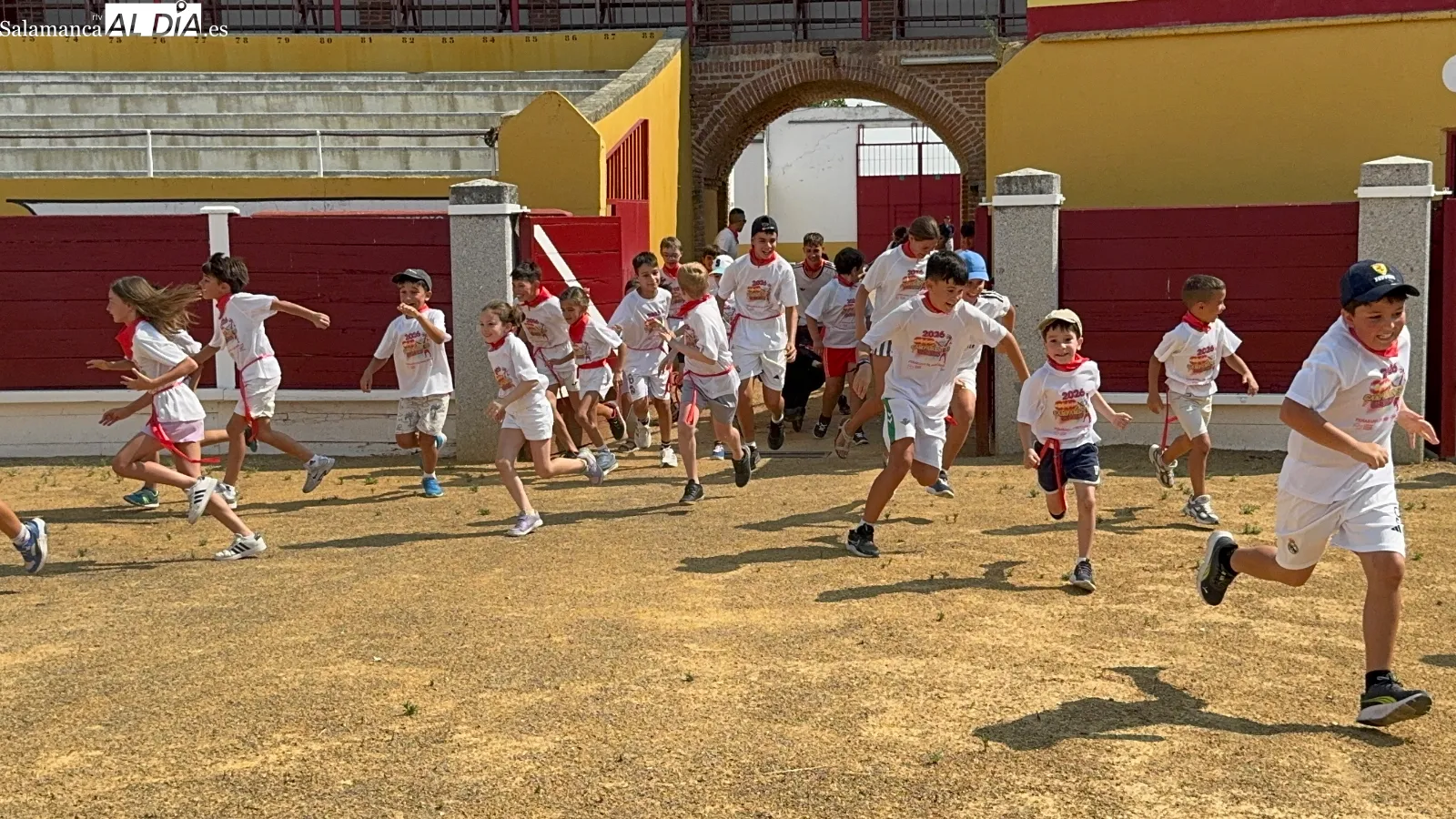 Foto 6 - Carreras, diversi&oacute;n y tradici&oacute;n en el esperado encierro infantil de San Ferm&iacute;n de los campamentos urbanos de verano