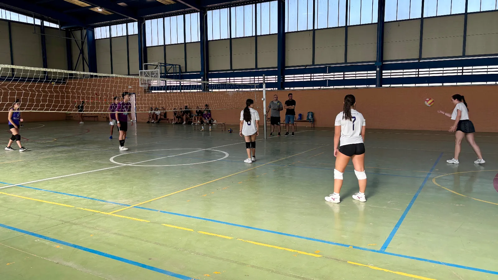 Foto 11 - Gran &eacute;xito de participaci&oacute;n y ambiente deportivo en el Torneo de V&oacute;ley 3x3 de este verano 2026
