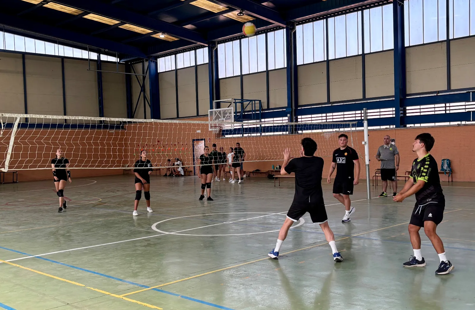 Foto 7 - Gran &eacute;xito de participaci&oacute;n y ambiente deportivo en el Torneo de V&oacute;ley 3x3 de este verano 2026