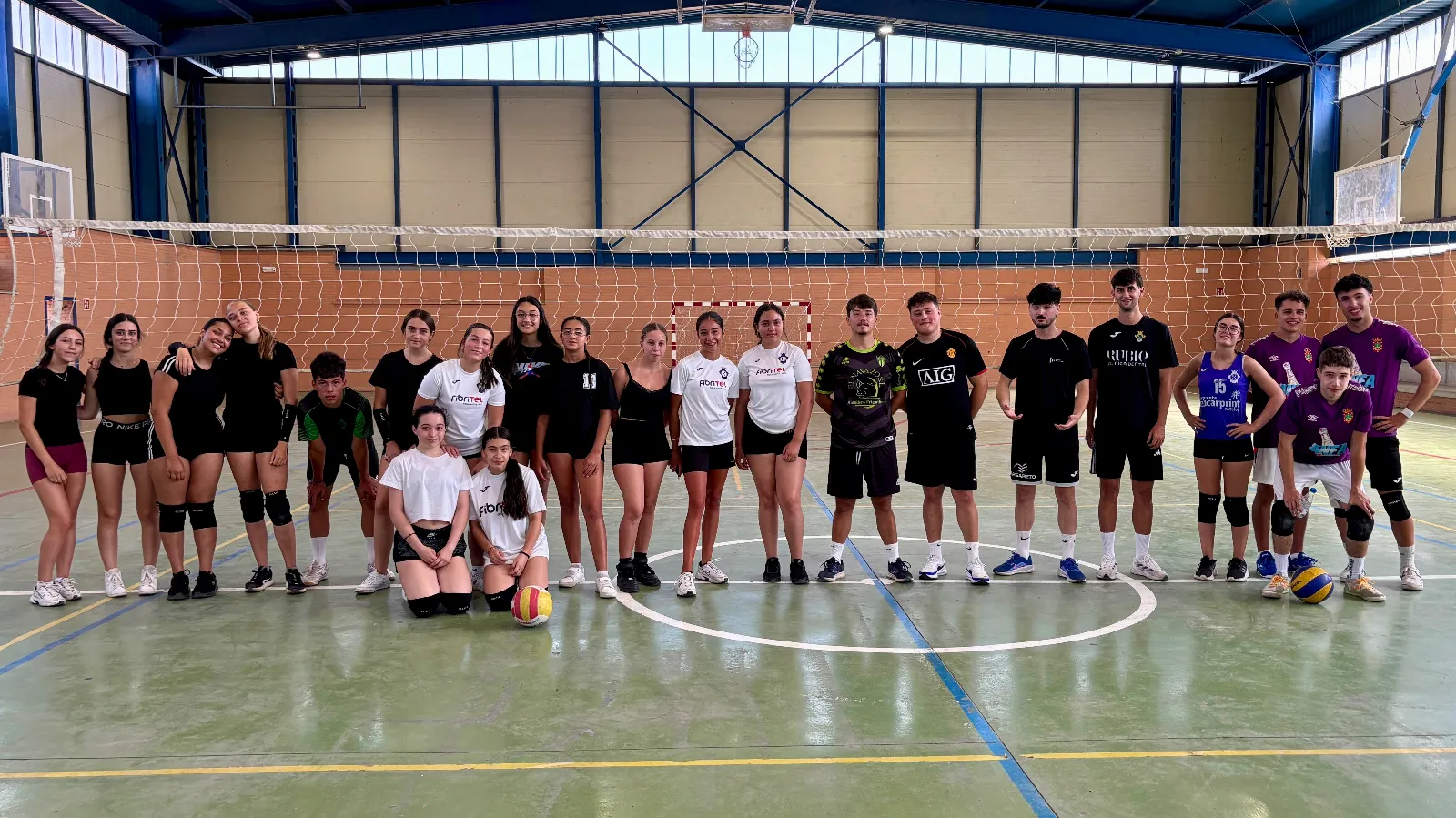 Foto 5 - Gran &eacute;xito de participaci&oacute;n y ambiente deportivo en el Torneo de V&oacute;ley 3x3 de este verano 2026