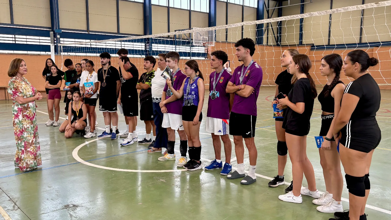 Foto 2 - Gran &eacute;xito de participaci&oacute;n y ambiente deportivo en el Torneo de V&oacute;ley 3x3 de este verano 2026