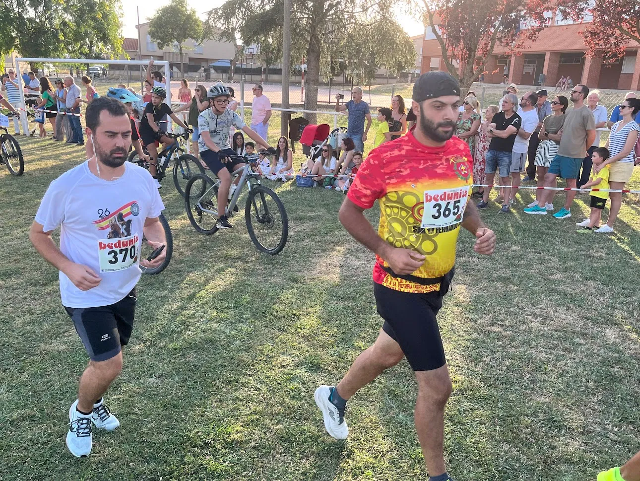 Foto 11 - Daniel Ayuso y Ver&oacute;nica S&aacute;nchez se imponen en la XVIII Carrera Popular de Villoruela, que reuni&oacute; a m&aacute;s de 320 participantes