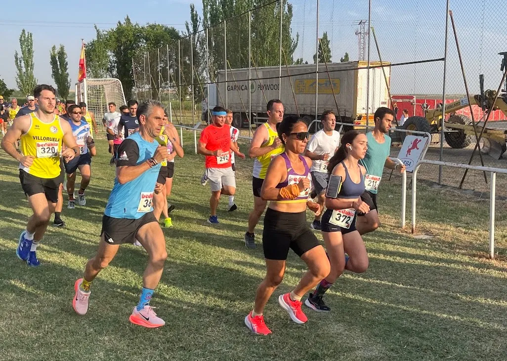 Foto 9 - Daniel Ayuso y Ver&oacute;nica S&aacute;nchez se imponen en la XVIII Carrera Popular de Villoruela, que reuni&oacute; a m&aacute;s de 320 participantes