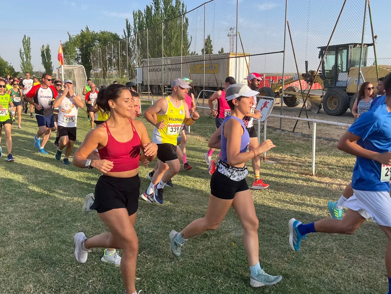 Foto 8 - Daniel Ayuso y Ver&oacute;nica S&aacute;nchez se imponen en la XVIII Carrera Popular de Villoruela, que reuni&oacute; a m&aacute;s de 320 participantes