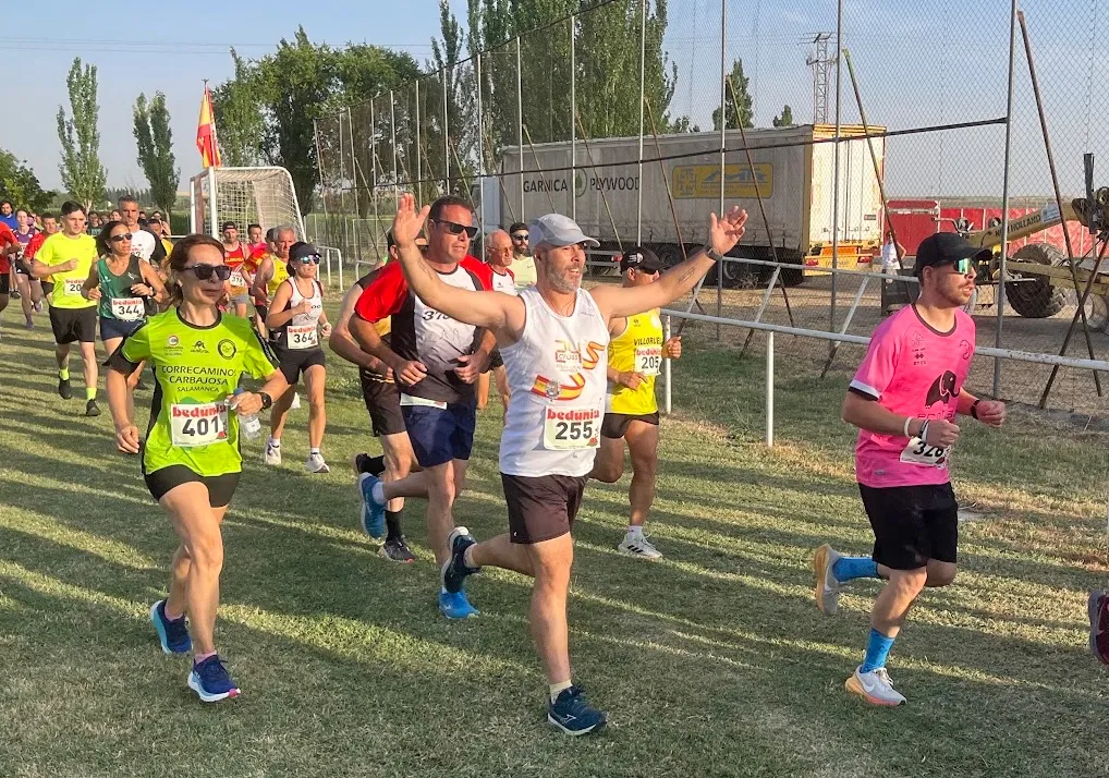 Foto 7 - Daniel Ayuso y Ver&oacute;nica S&aacute;nchez se imponen en la XVIII Carrera Popular de Villoruela, que reuni&oacute; a m&aacute;s de 320 participantes