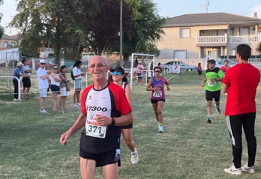 Foto 5 - Daniel Ayuso y Ver&oacute;nica S&aacute;nchez se imponen en la XVIII Carrera Popular de Villoruela, que reuni&oacute; a m&aacute;s de 320 participantes