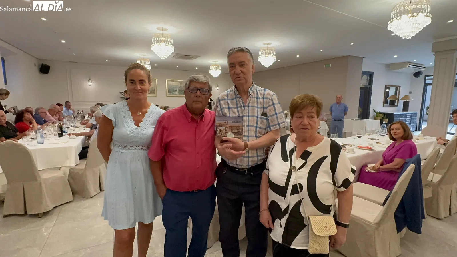 Foto 6 - Homenajes y convivencia en la gran jornada festiva anual de la Asociaci&oacute;n San Miguel