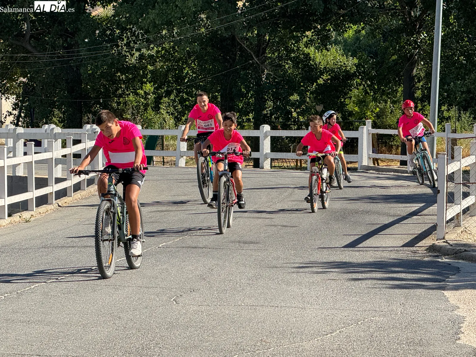 Foto 2 - Cerca de 300 personas se citan en Santiago de la Puebla para vivir la X Quedada Ciclista y Runner Solidaria