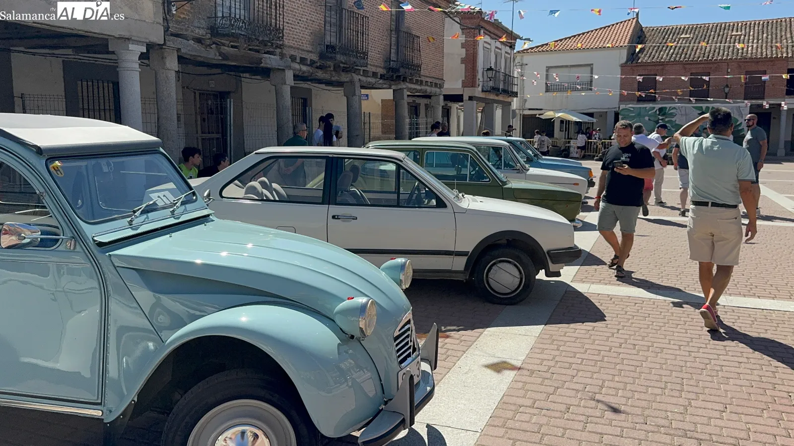 Foto 4 - Originalidad, carcajadas y recuerdos, protagonistas de la Carrera de Autos Locos y la concentraci&oacute;n de cl&aacute;sicos de Santiago de la Puebla