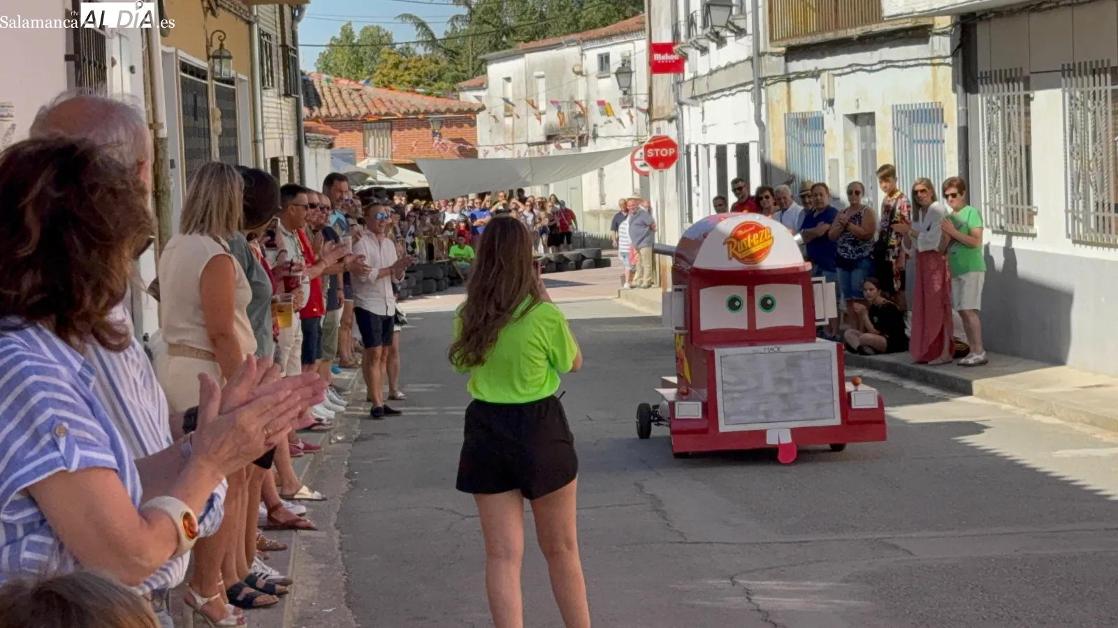 Foto 10 - Originalidad, carcajadas y recuerdos, protagonistas de la Carrera de Autos Locos y la concentraci&oacute;n de cl&aacute;sicos de Santiago de la Puebla